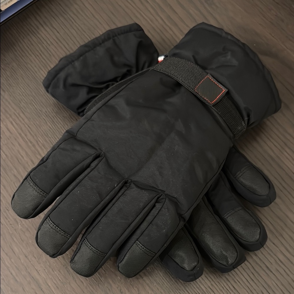 Black Winter Gloves